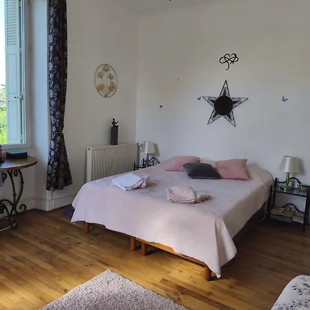 לינה וארוחת בוקר De Souza 3*